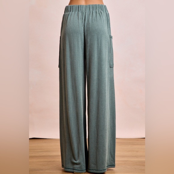 BiBi Two Tone Cord Rib Contrast Stitching V-Neck Top and Pants Set 10010018709 - Picture 4 of 11